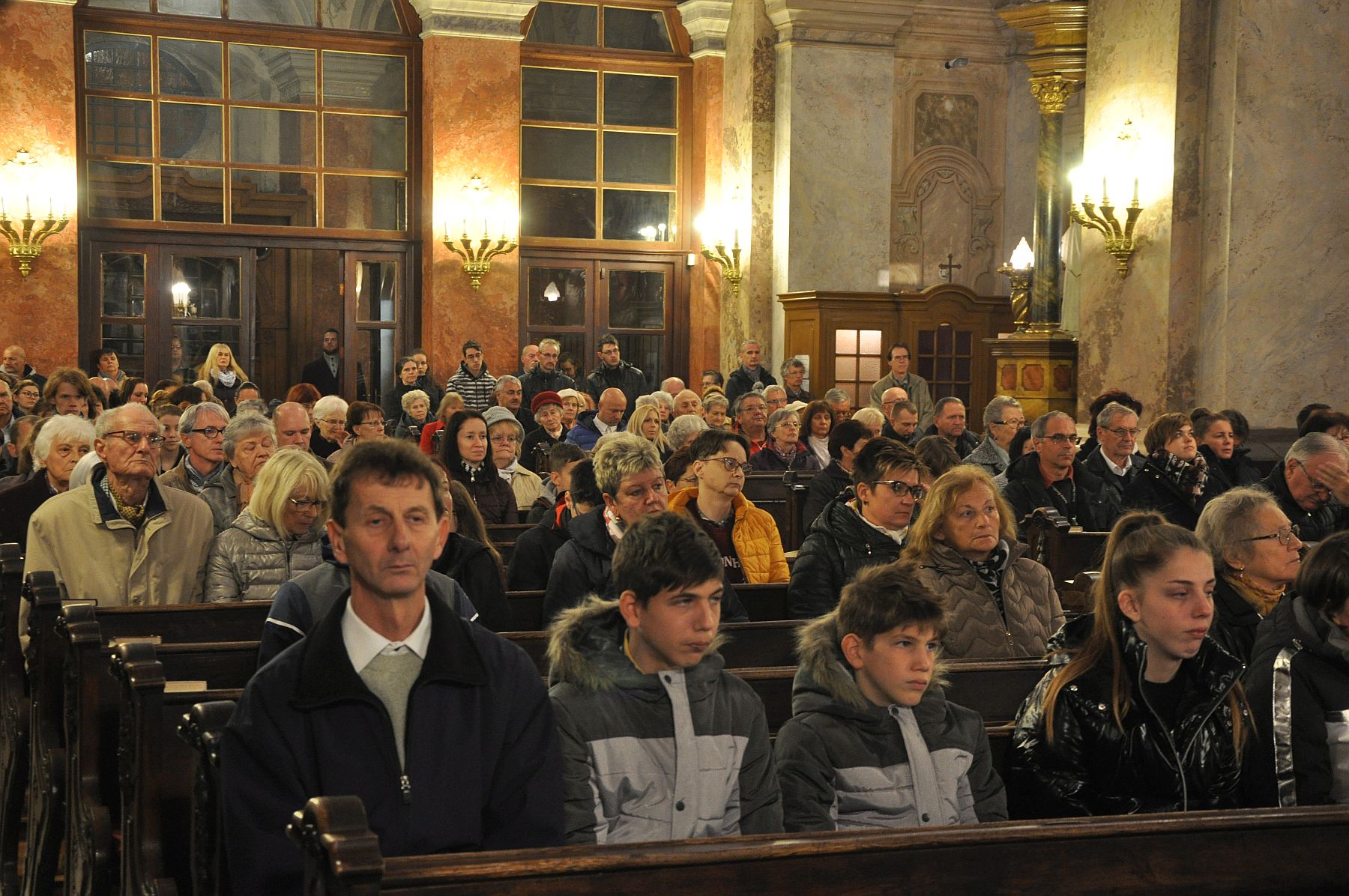 Mindenszentek napi püspöki mise a Szent Imre templomban